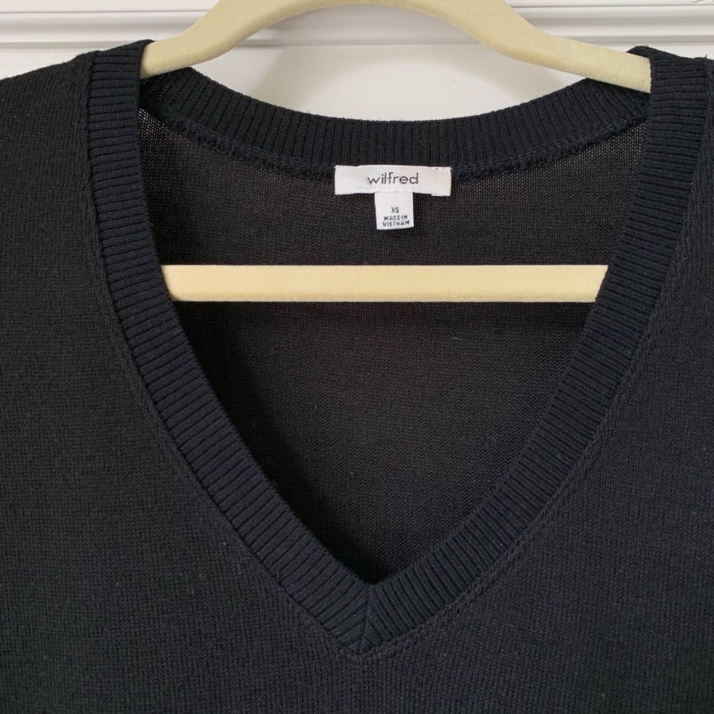 Wilfred black v-neck sweater XS